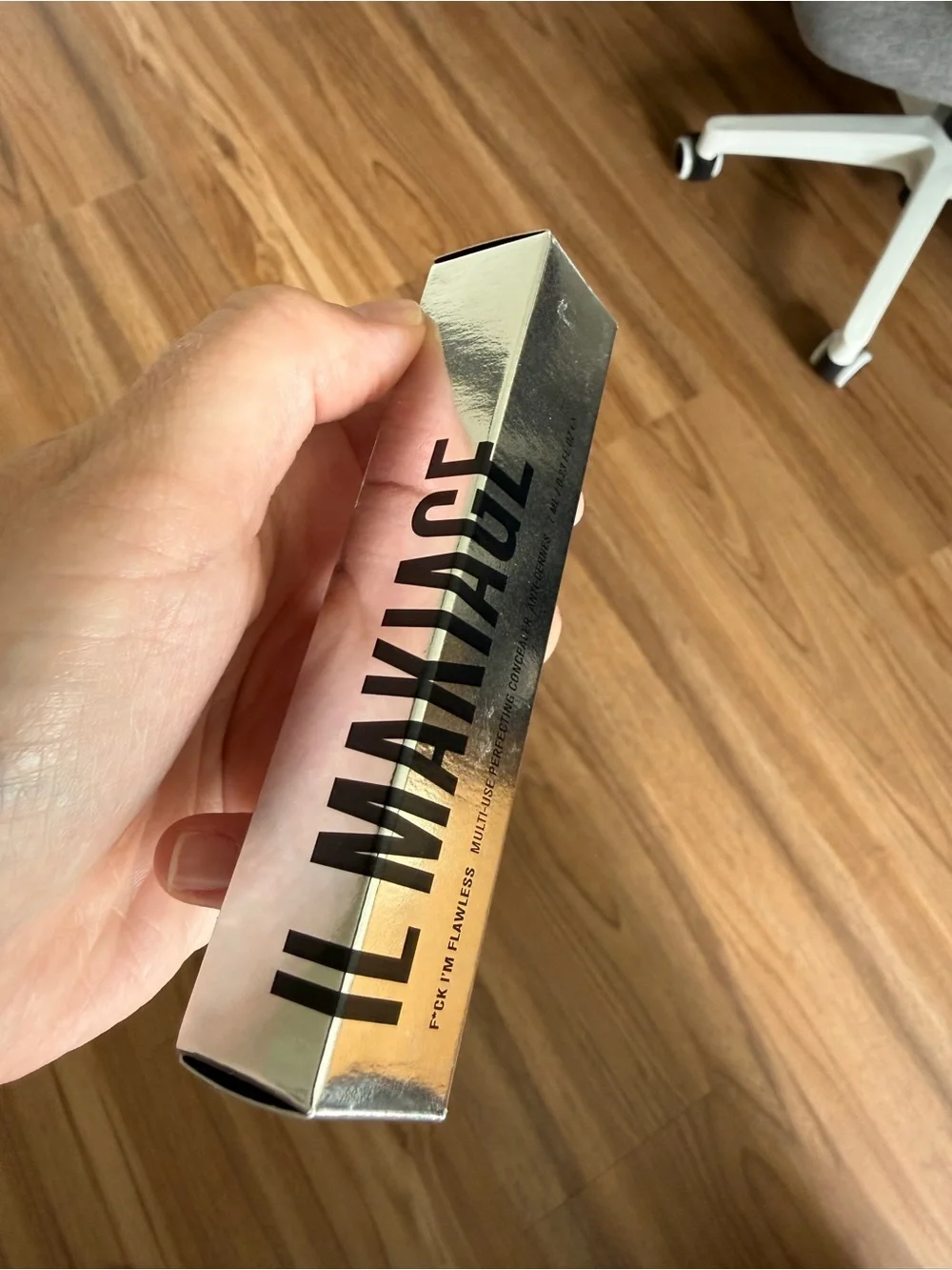 Multi-Use Perfecting Concealer - Metallic Silver Box-NEW